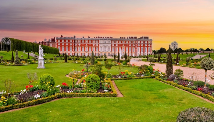 hampton court palace
