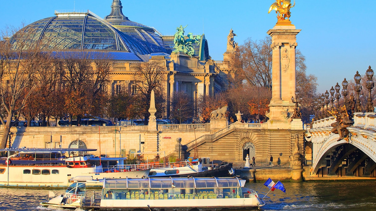Batobus Ferry Timings - Paris Boat Tours.