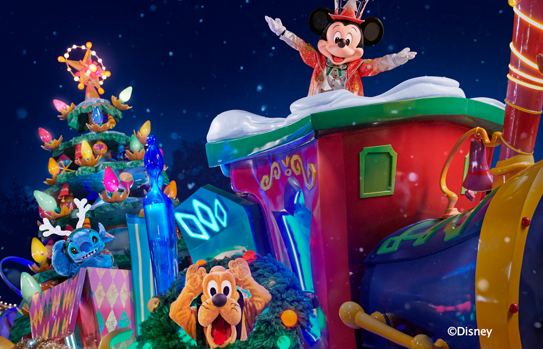 Disneyland Paris Christmas - Mickey's Dazzling Christmas Parade