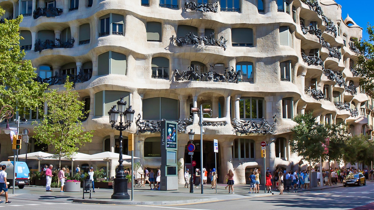 Plaça de Catalunya - casa mila
