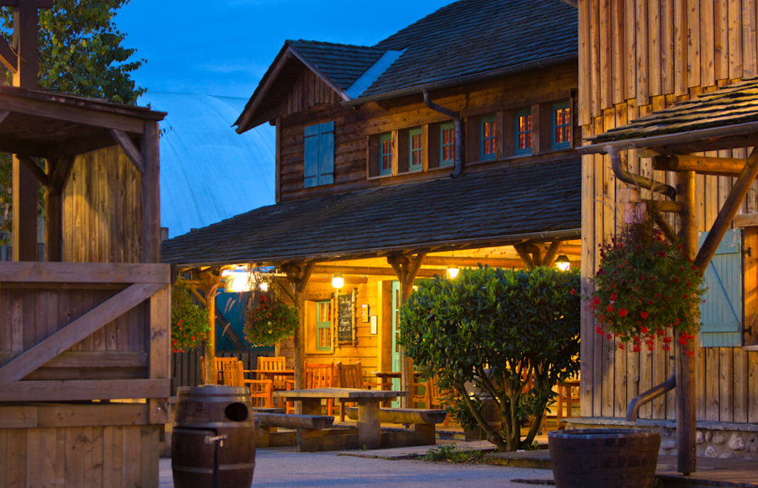 Disneyland Paris restaurants, Crockett’s Tavern