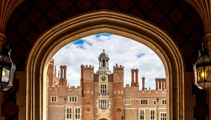hampton court boat trips