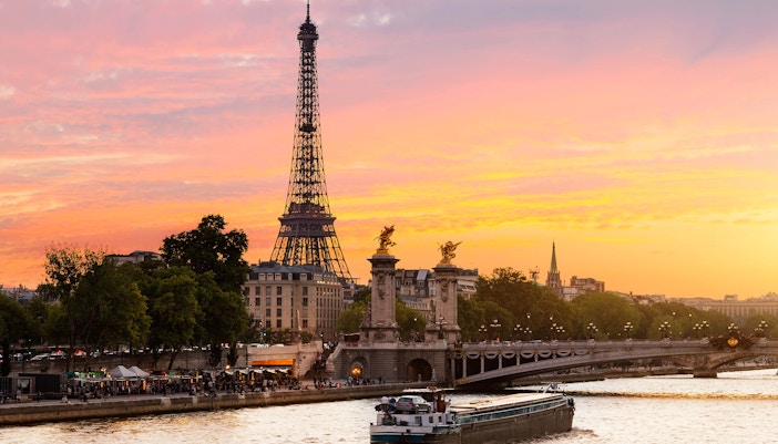 Seine River Cruises - Bateaux Mouches