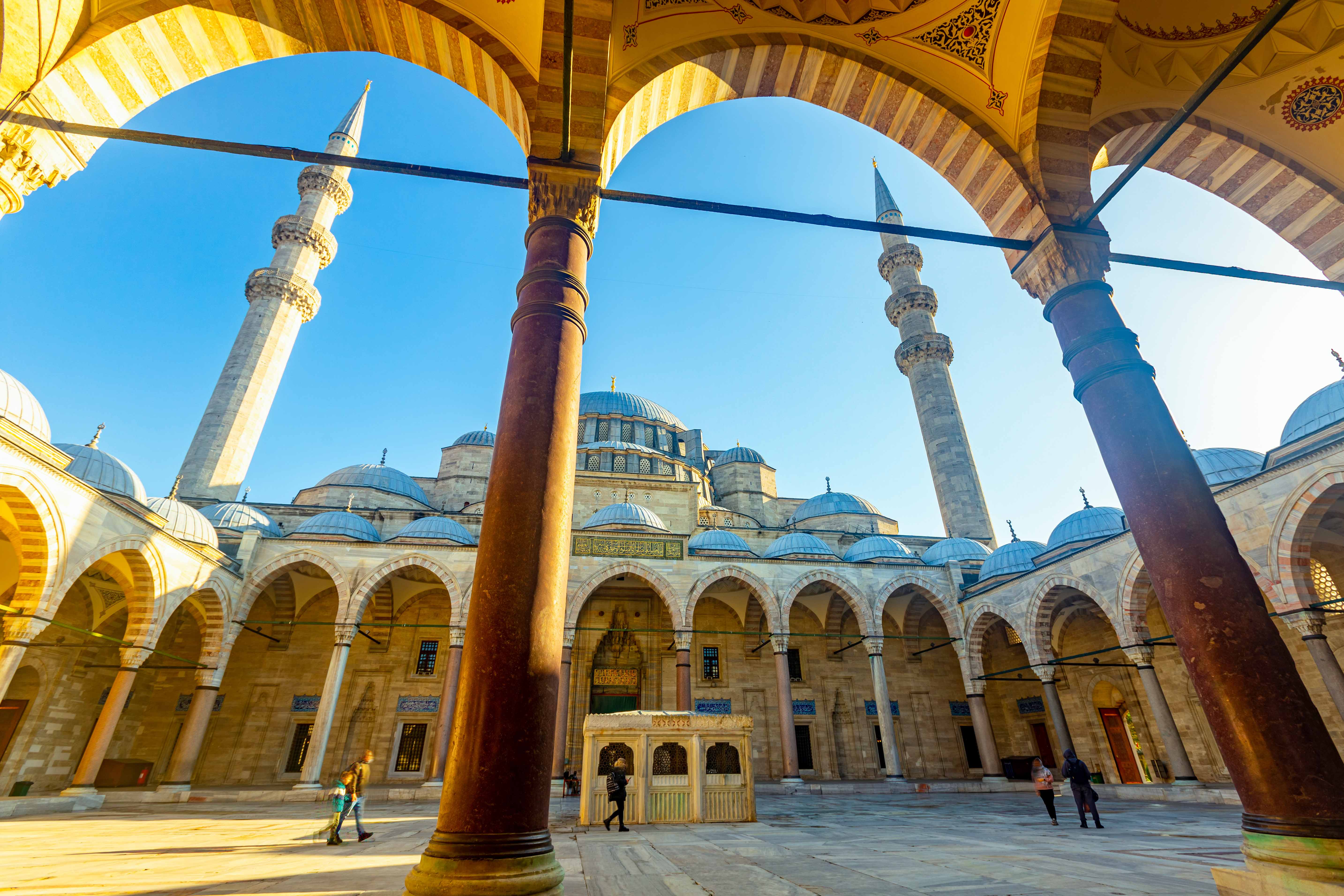 Le parvis de la Mosquée bleue