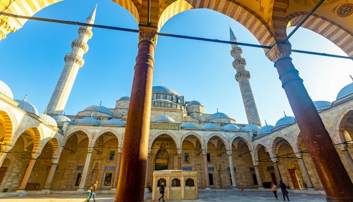 Le parvis de la Mosquée bleue