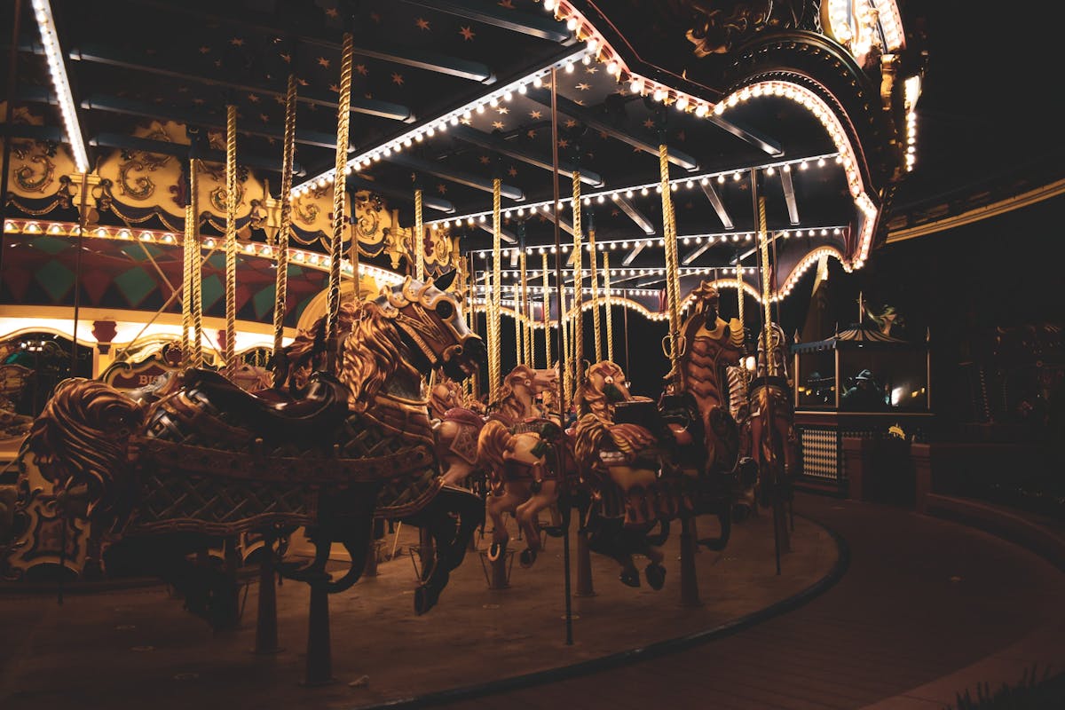Le Carrousel de Lancelot's Antique Chariots