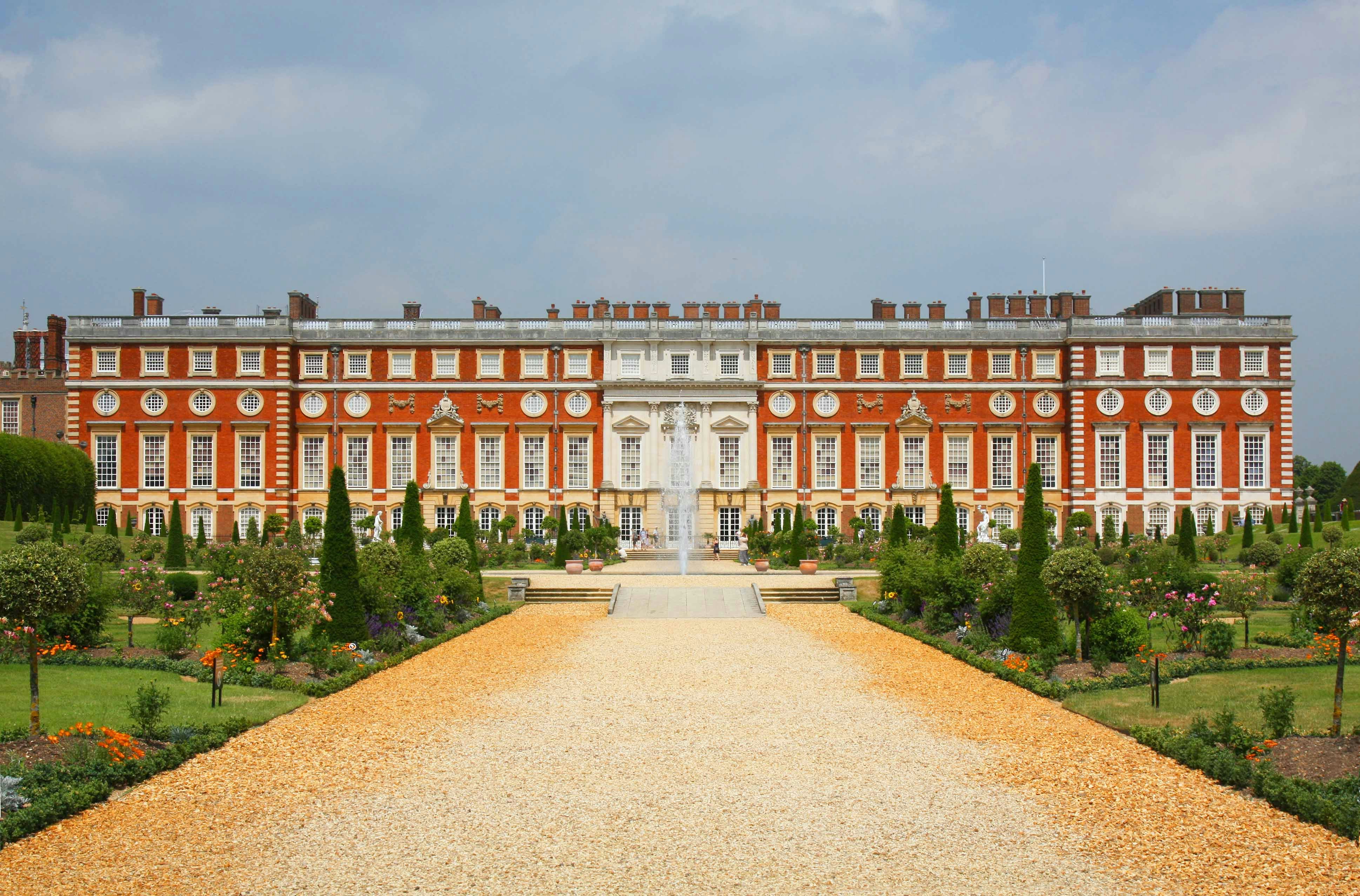 hampton court palace
