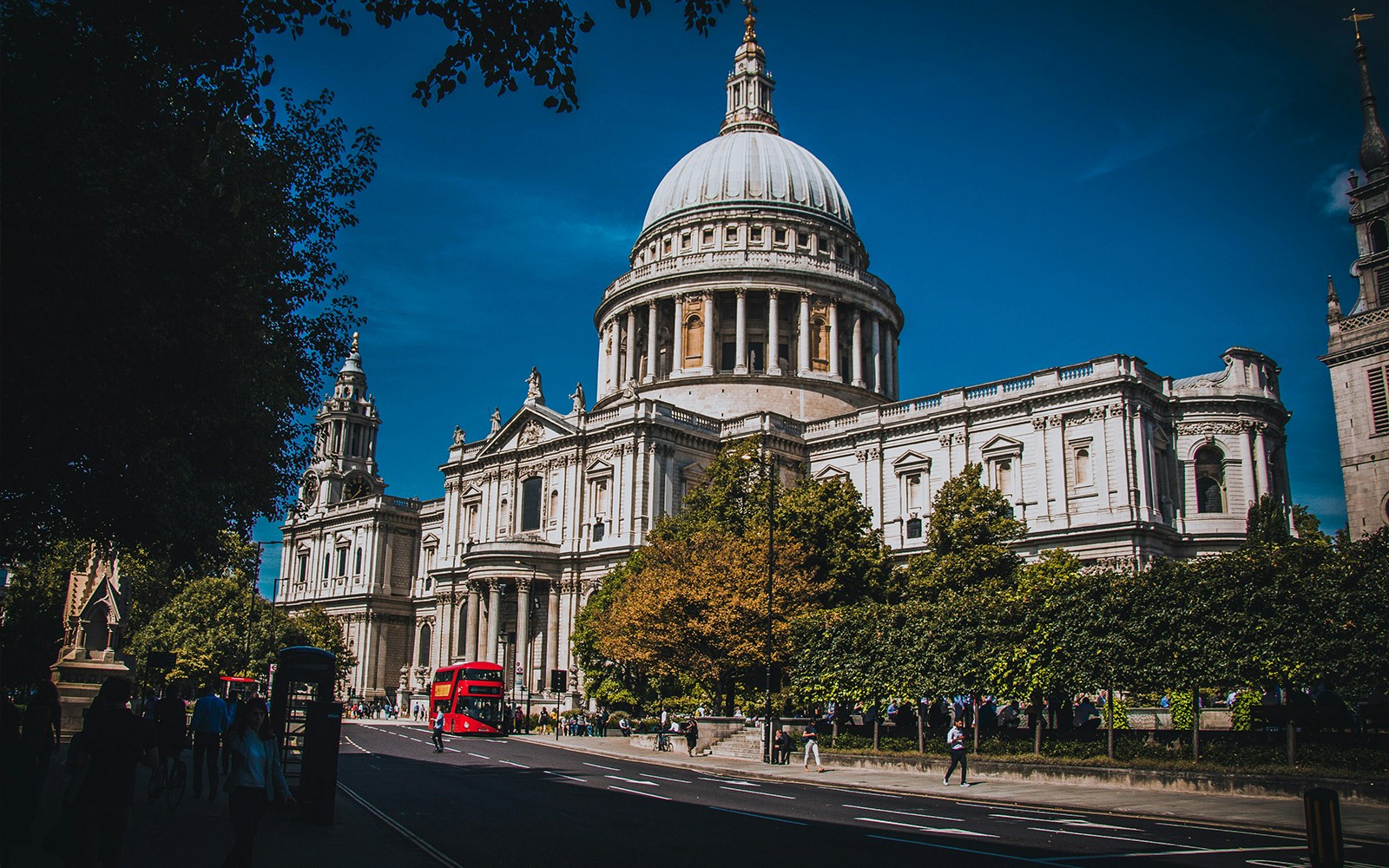 Exterior view of St Paul’s Cathedral during arrival