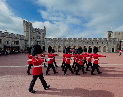 windsor castle changing guard