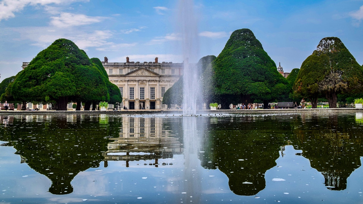 Hampton court palace