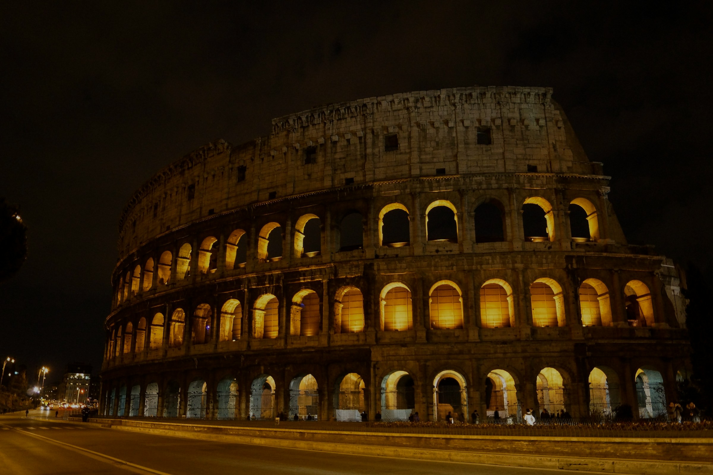 Colosseo di sera