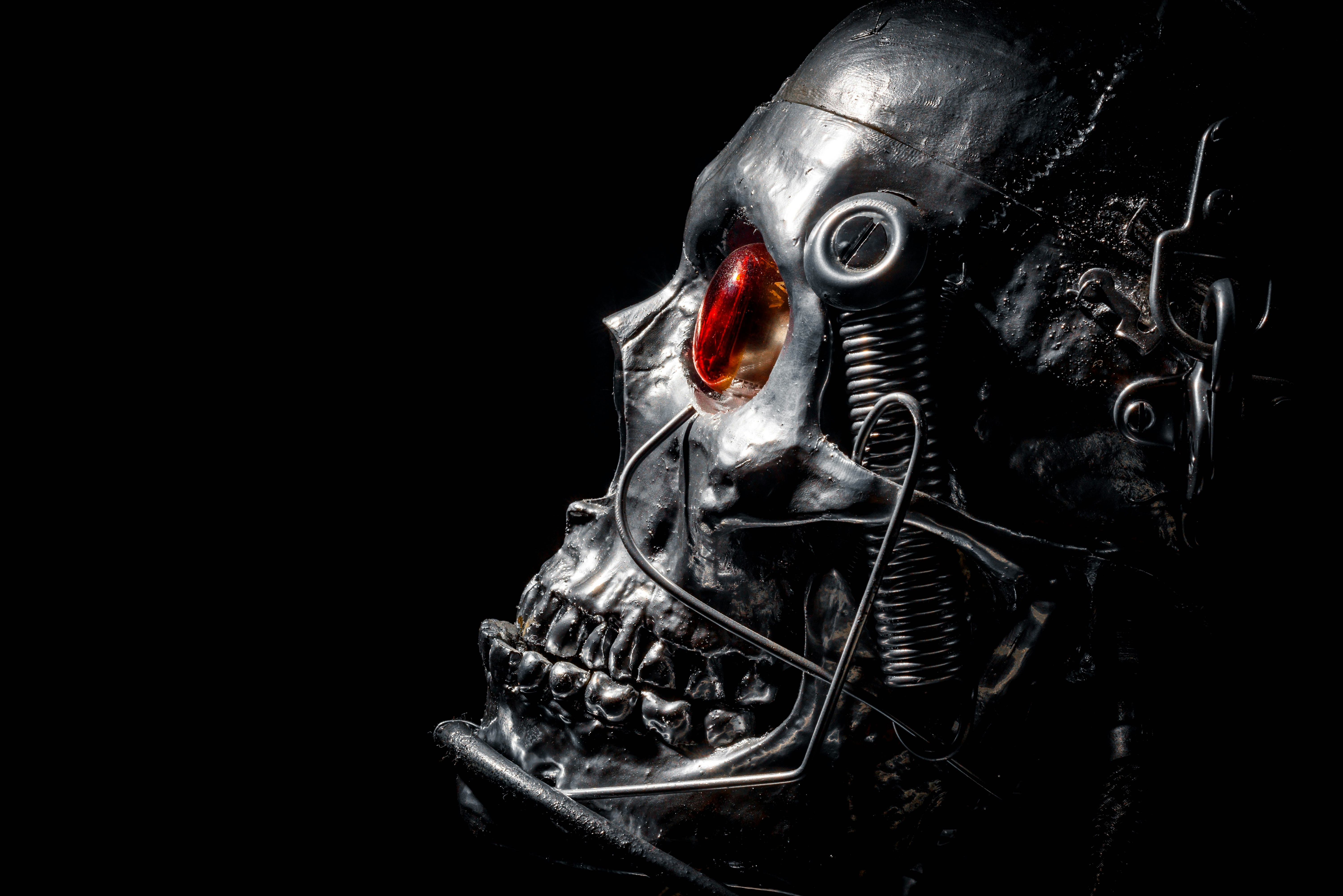 Robot skull with red eye detail at Universal Studios Japan, New York exhibit.