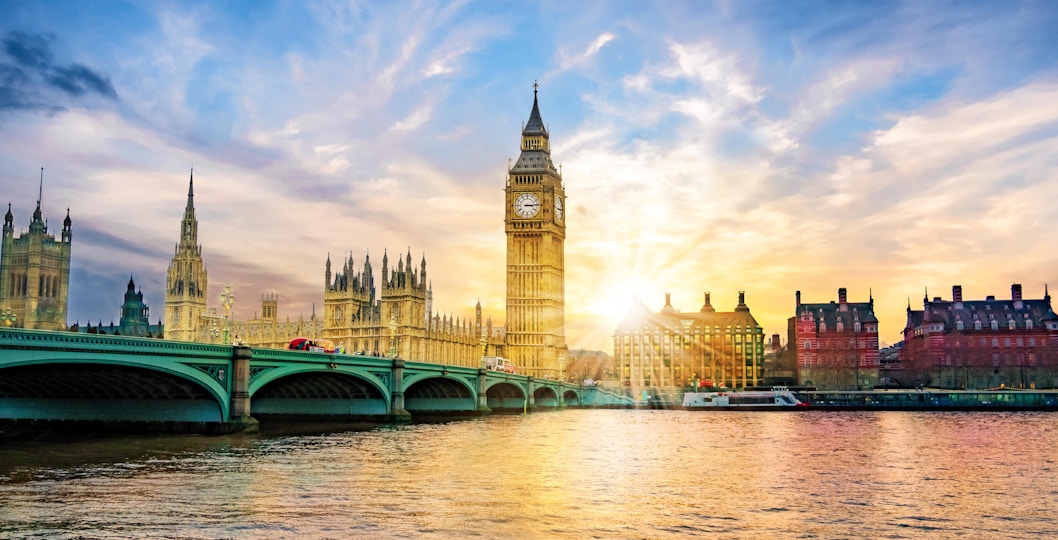 Cruzeiro no rio Tâmisa