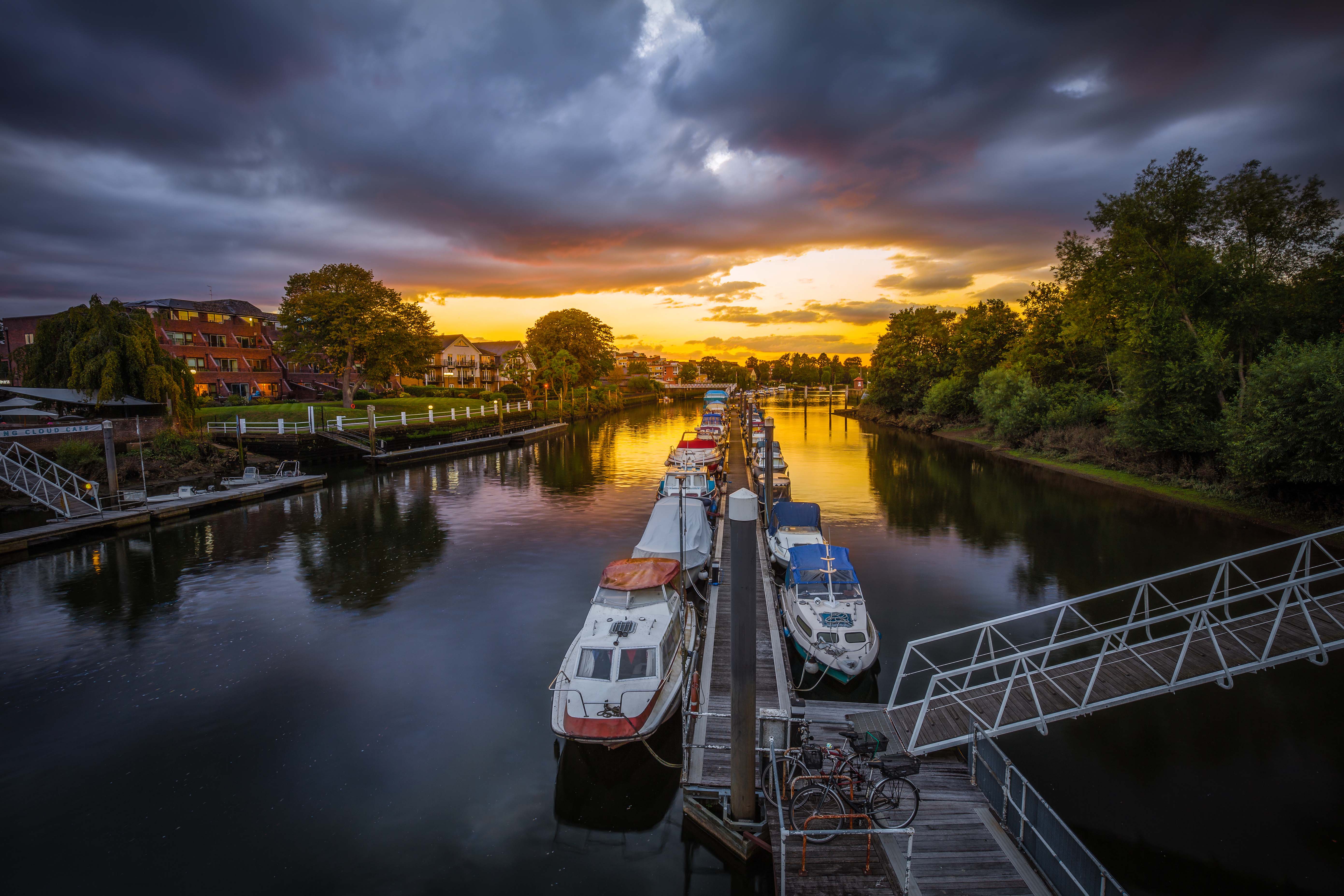 Hampton Court Boats Lock
