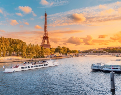 what to see on a seine river cruise - eiffel tower
