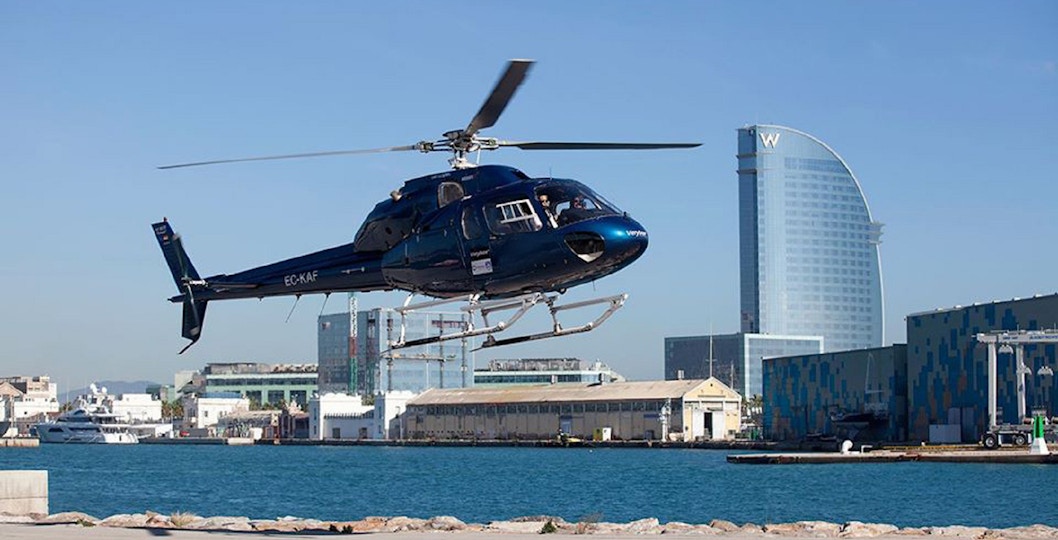 Elicottero pronto a decollare su Dubai