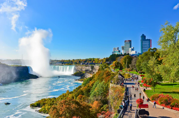 From Toronto: Niagara Falls and Niagara-on-the-Lake Day Tour with Hornblower Cruise & Lunch
