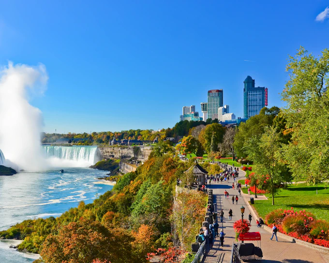 From Toronto: Niagara Falls and Niagara-on-the-Lake Day Tour with Hornblower Cruise & Lunch