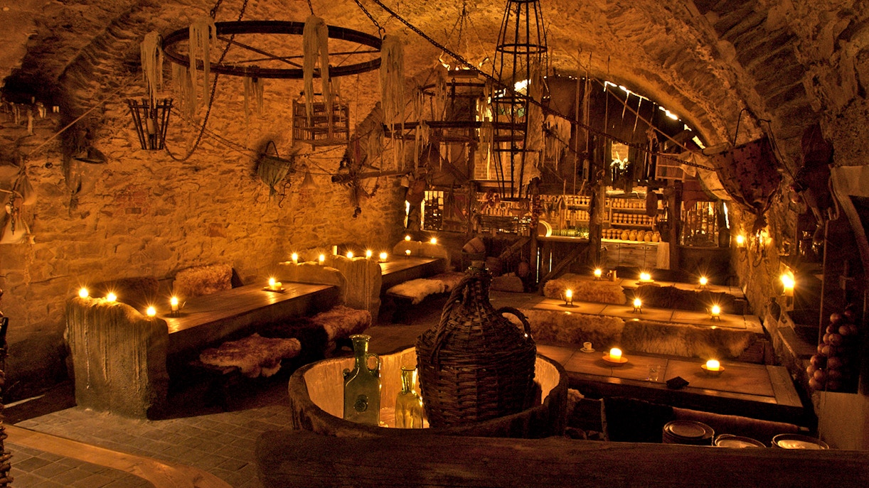 Prague: Medieval Dinner with Show & Unlimited Drinks