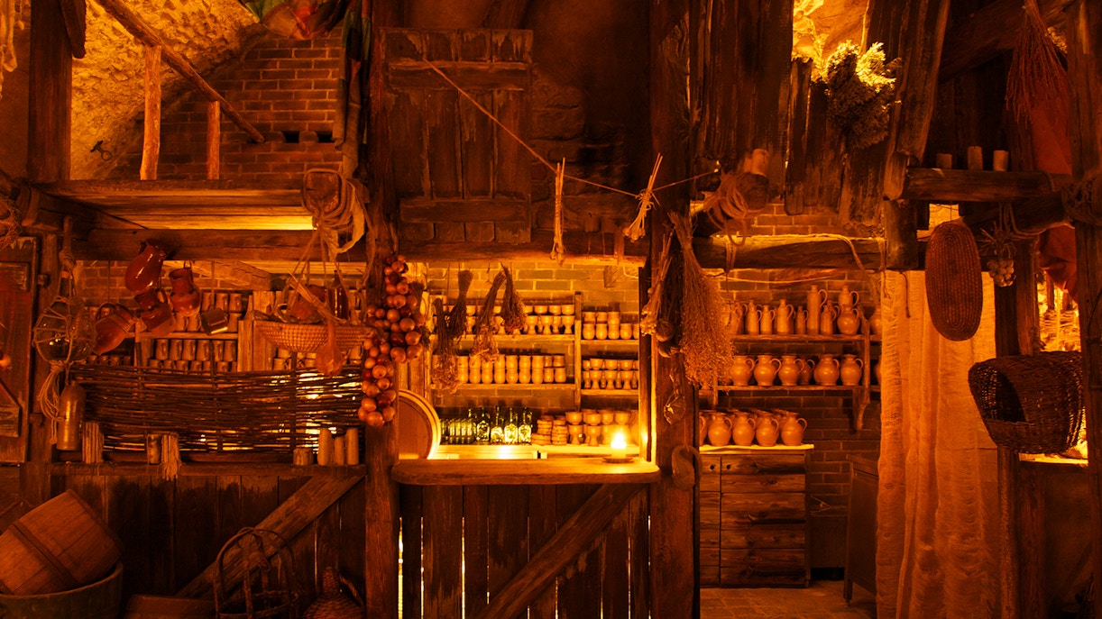 Praga: cena medievale con spettacolo e bevande illimitate