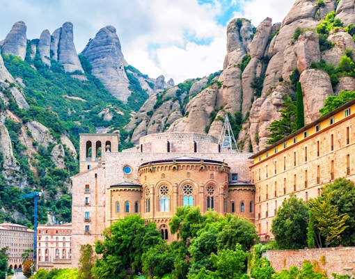 things to do in barcelona - montserrat