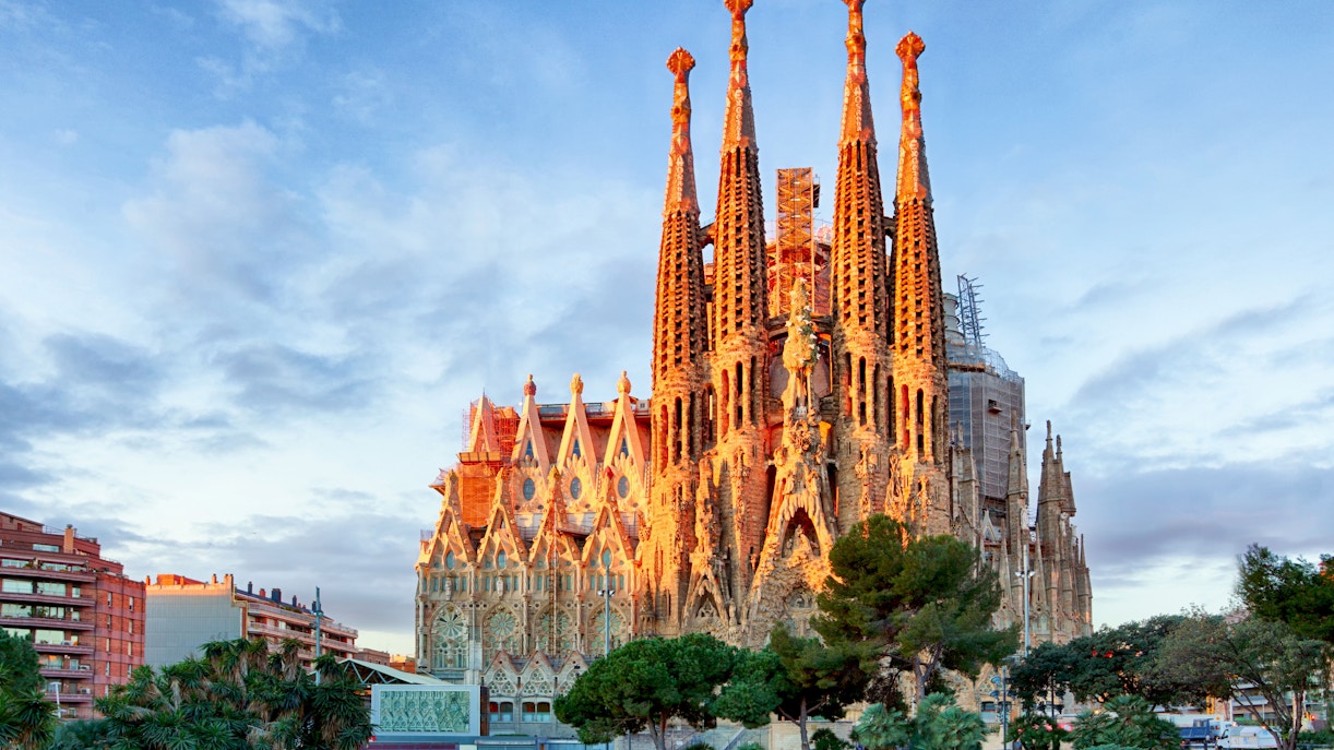 Sagrada Familia - Nearby Barcelona Cathedral