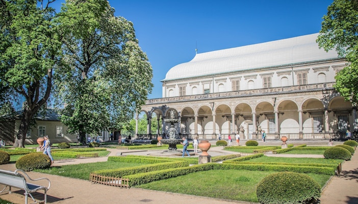 Queen Anne's Summer Palace Garden
