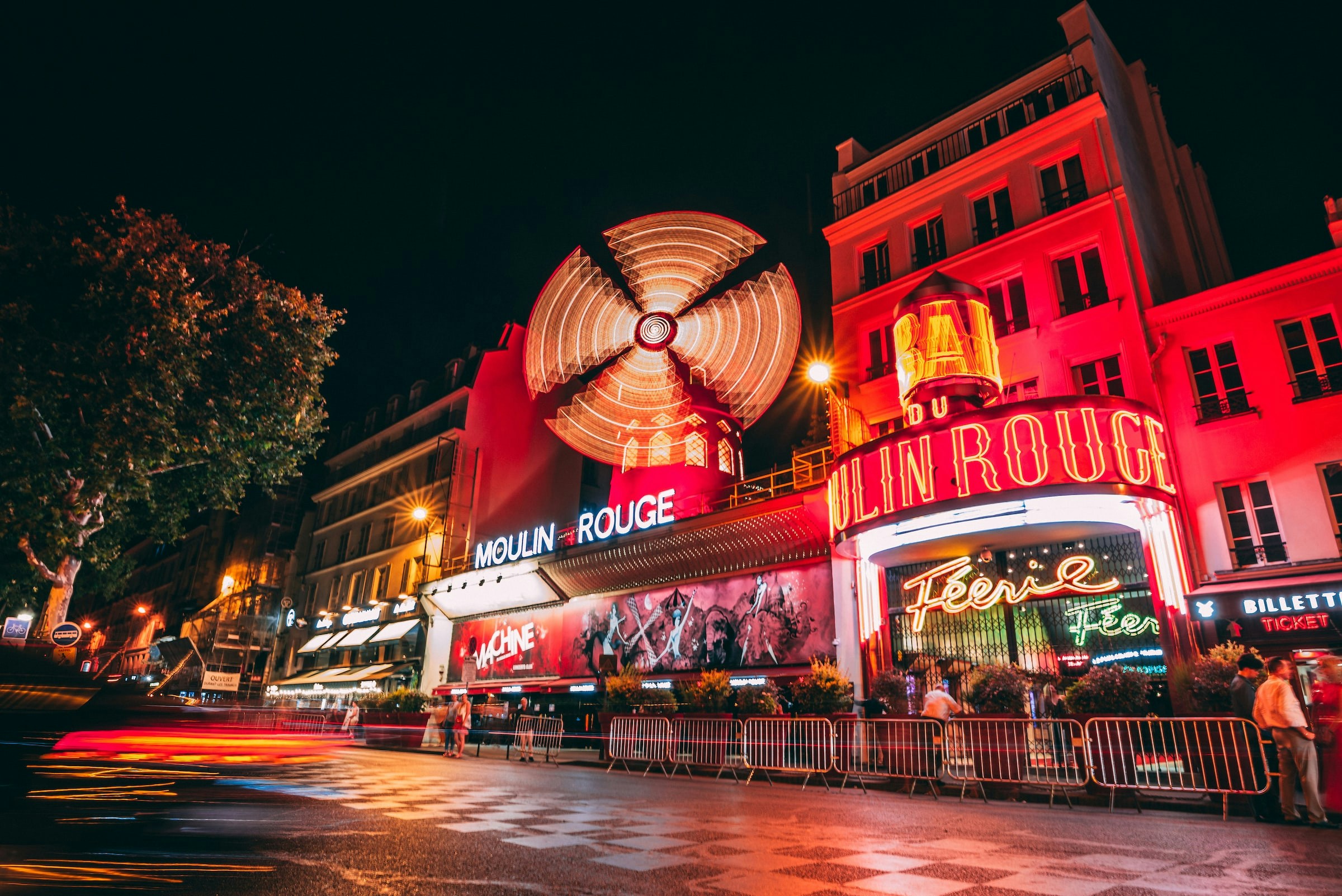 Moulin Rouge planea tu visita