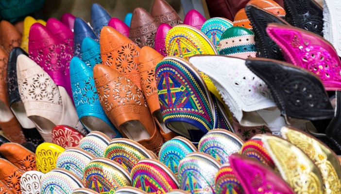 Shopping in Dubai - Traditional Arab shoes