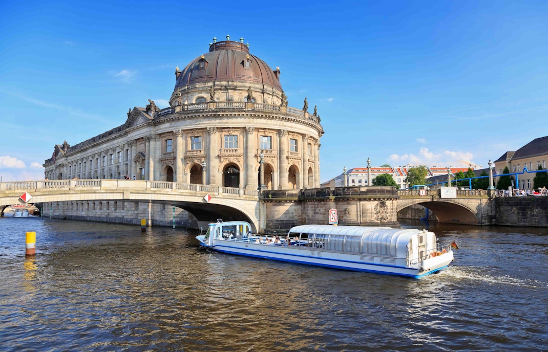 Your Berlin River sightseeing cruise options explained