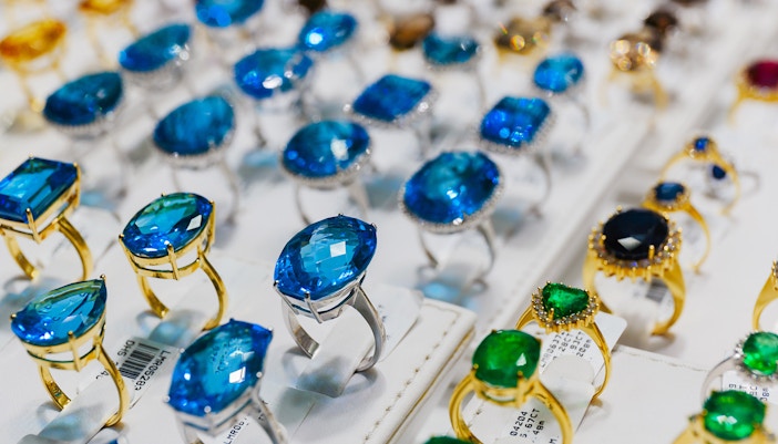Shopping in Dubai - Stones