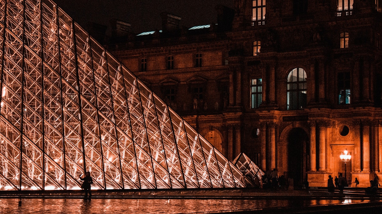 Louvre la nuit