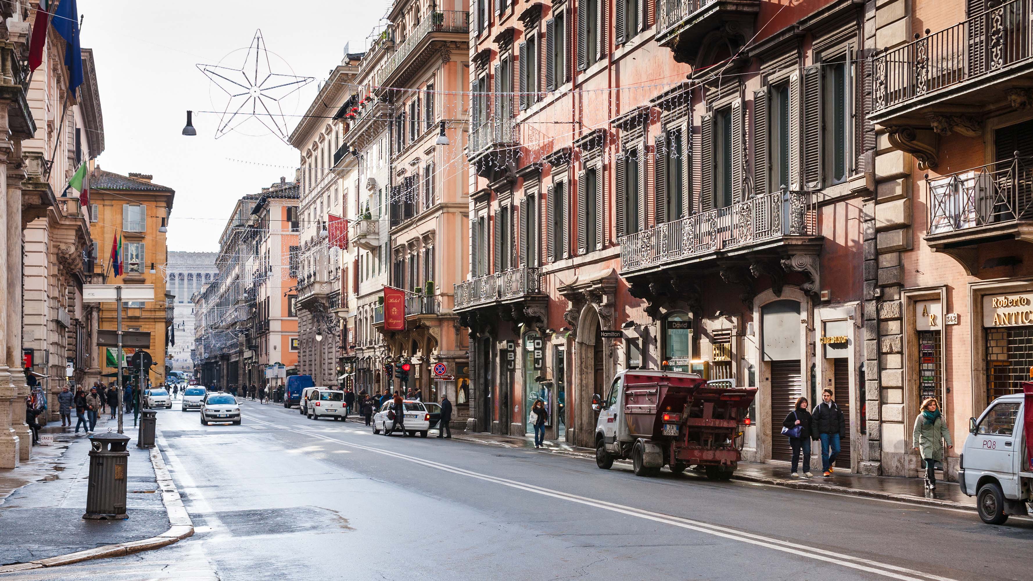 Shopping in Rome - Via Del Corso