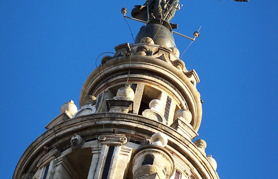 About La Giralda