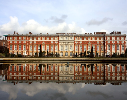 A Majestic Journey: Exploring London to Hampton Court Palace - Discovering Hampton Court Palace