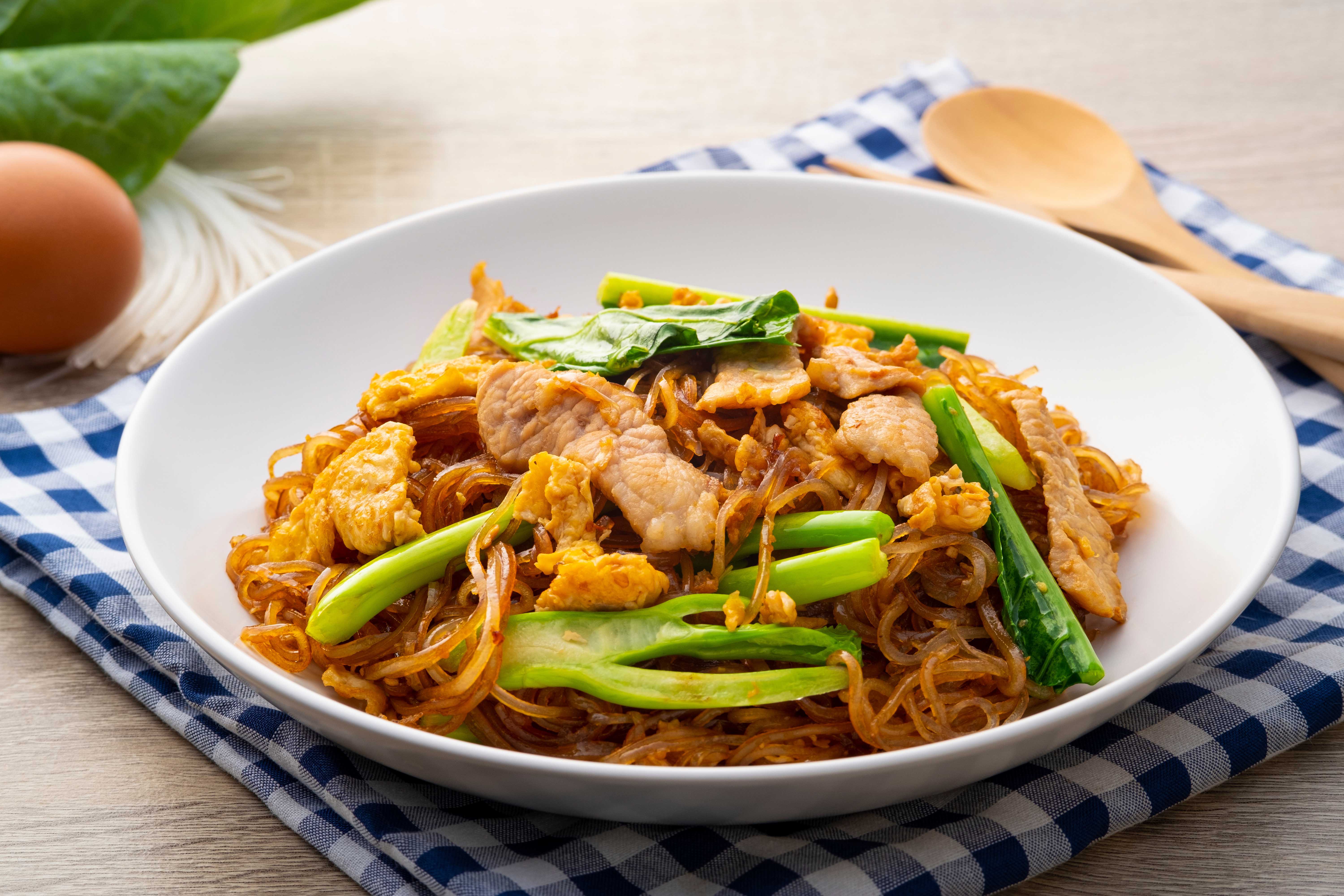 singapore street food - Hong Kong Soya Sauce Chicken Rice and Noodle