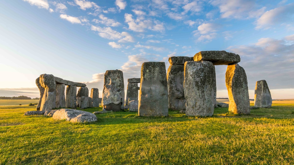 visit stonehenge