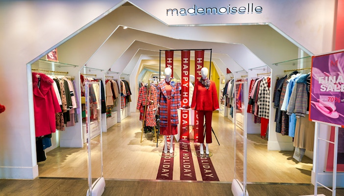 Shopping streets in paris