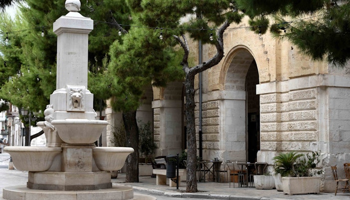 Shopping in Florence - Piazza del Mercato Nuovo