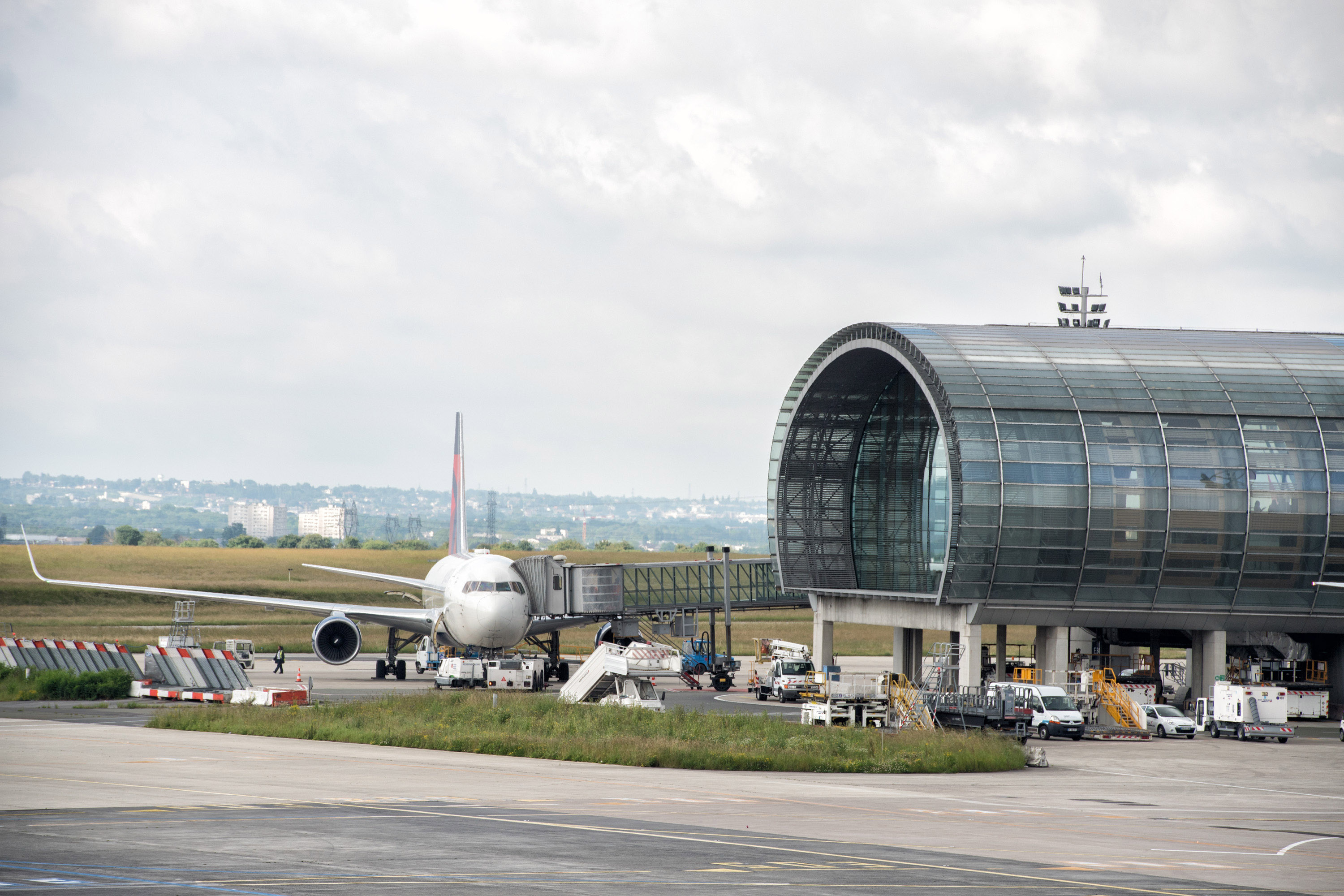 Airplane at terminal gate, Charles de Gaulle Airport, Paris.
