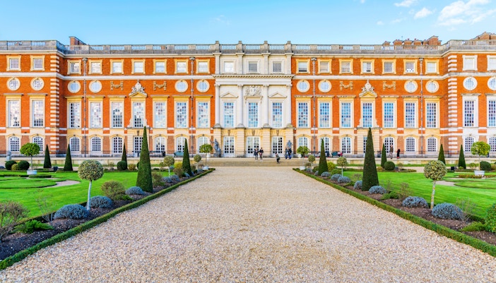 hampton court palace