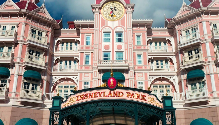 Disneyland Paris Christmas - Enjoy the Christmas feel at Disney hotels