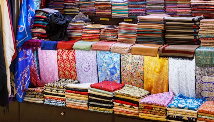 Shopping in Dubai - Pashmina shawls