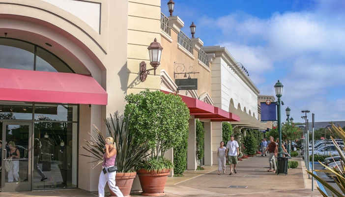 Shopping in Rome - Designer Outlet Castelromano McArthurGlen