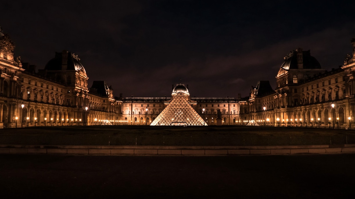 Louvre la nuit
