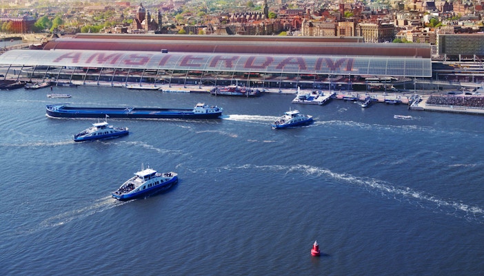 sightseeing boat amsterdam