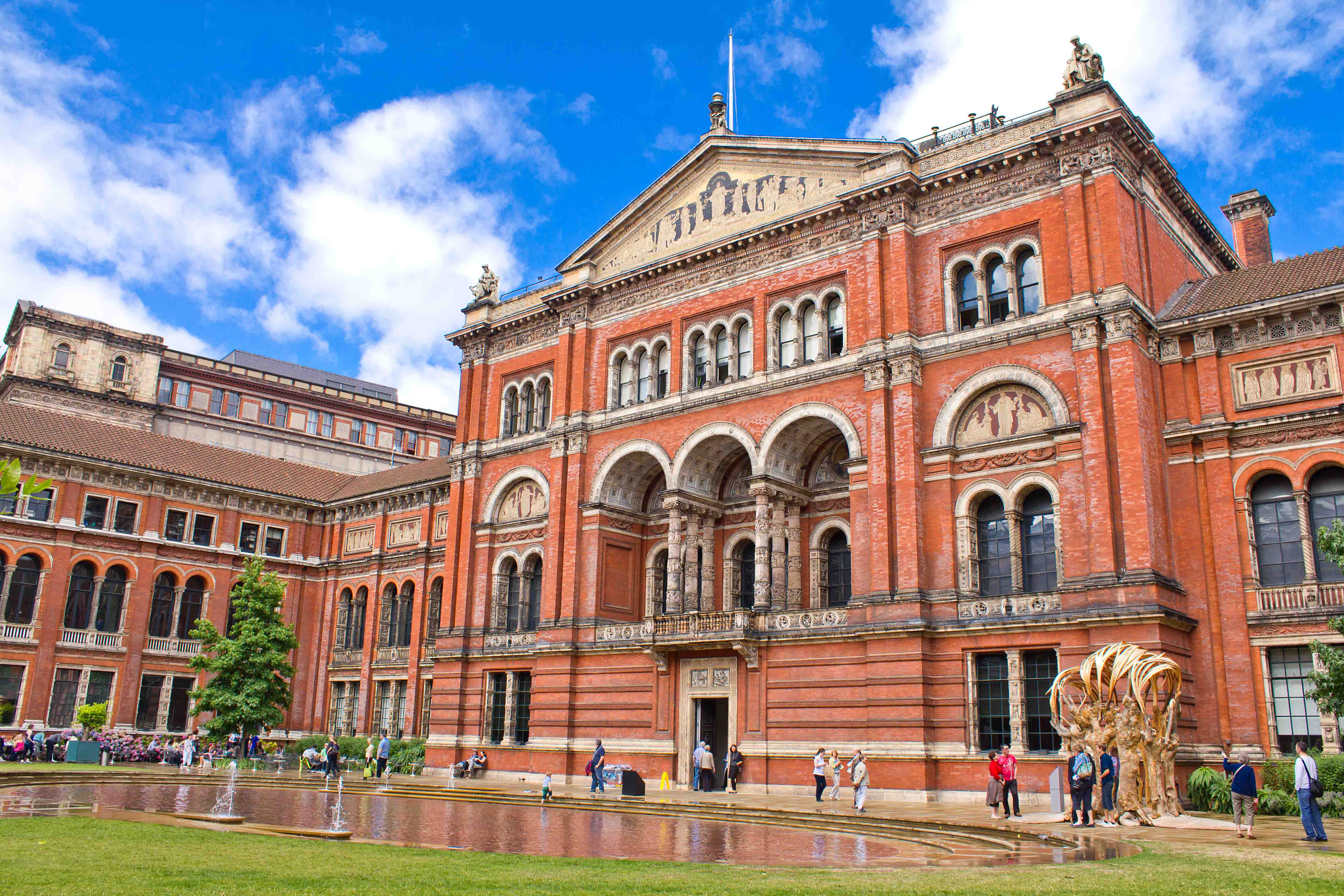 Monuments in London - Victoria and Albert Museum