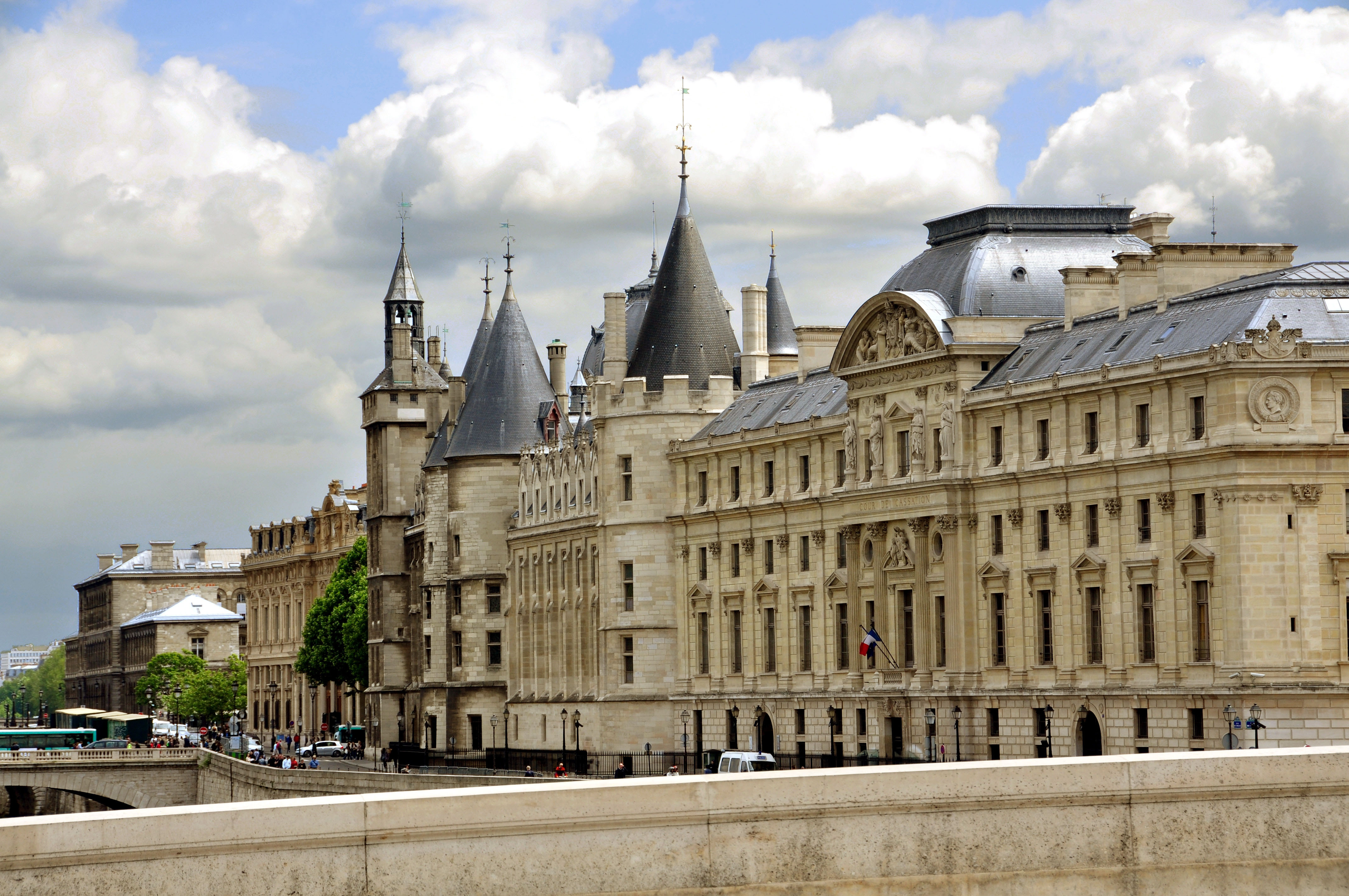 best things to do in paris conciergerie