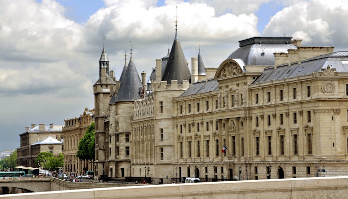 Conciergerie París - crucero por el sena con cena