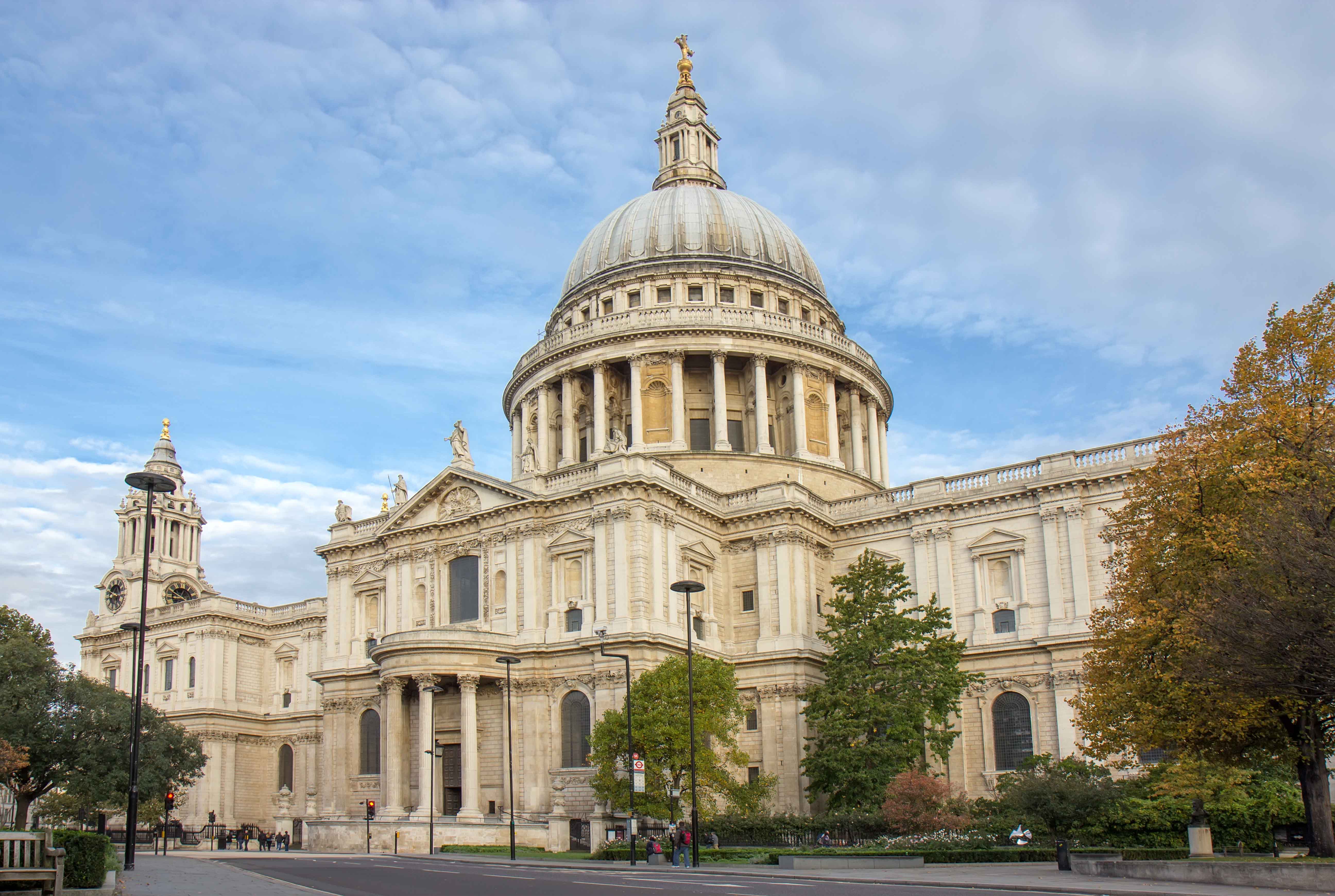 St. Paul’s Cathedral in London with its iconic dome and classical architecture.